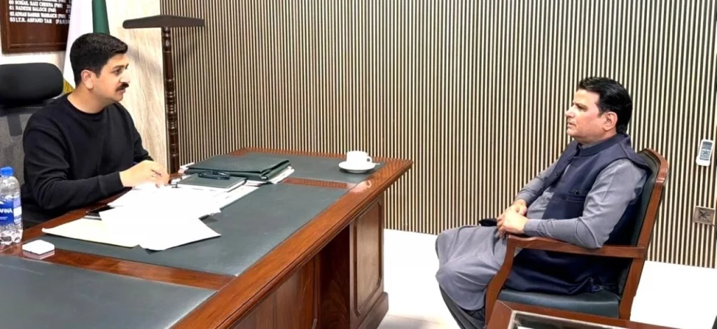 اسسٹنٹ کمشنر منڈی بہاؤالدین لیفٹیننٹ اسفند یار