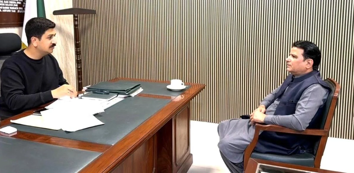 اسسٹنٹ کمشنر منڈی بہاؤالدین لیفٹیننٹ اسفند یار