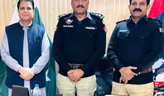 ڈسٹرکٹ جیل منڈی بہاؤالدین میں قیدیوں کے لیے رمضان المبارک کے انتظامات کے حوالے سے سینئر سپرنٹنڈنٹ حق نواز کی میڈیا سے گفتگو۔