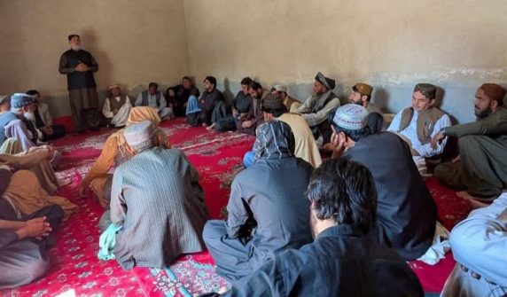 اصغر خان اچکزئی خطاب کرتے ہوئے