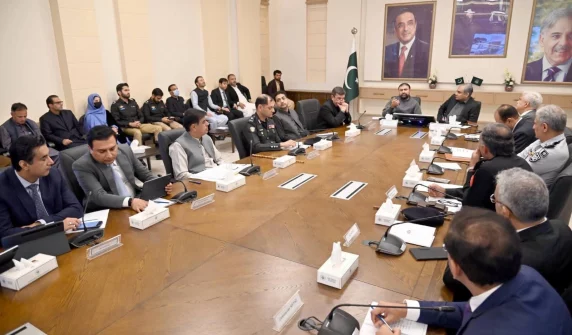 محسن نقوی اور میر سرفراز بگٹی بلوچستان سکیورٹی اجلاس کی صدارت کرتے ہوئے