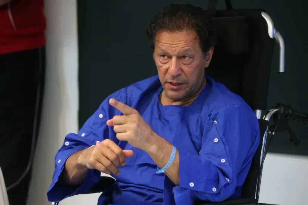 عمران خان کو طبی معائنے کے بعد دوبارہ جیل منتقل کردیا گیا
