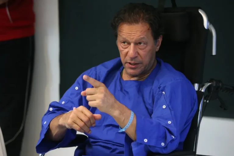 عمران خان کو طبی معائنے کے بعد دوبارہ جیل منتقل کردیا گیا