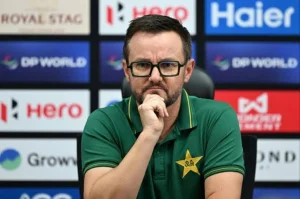 مائیک ہیسن پاکستان ٹیسٹ کوچ انگلینڈ کے خلاف تیسرے ٹیسٹ سے قبل