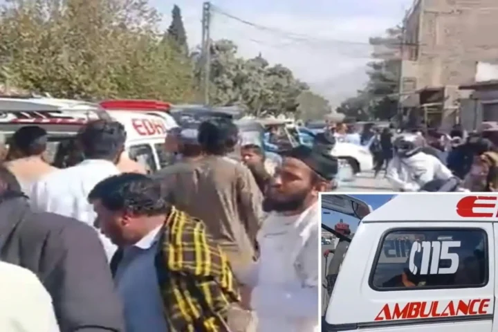 کوئٹہ میں فائرنگ کے واقعے کے بعد پولیس اور ایمرجنسی اہلکار سڑک پر موجود ہیں۔
